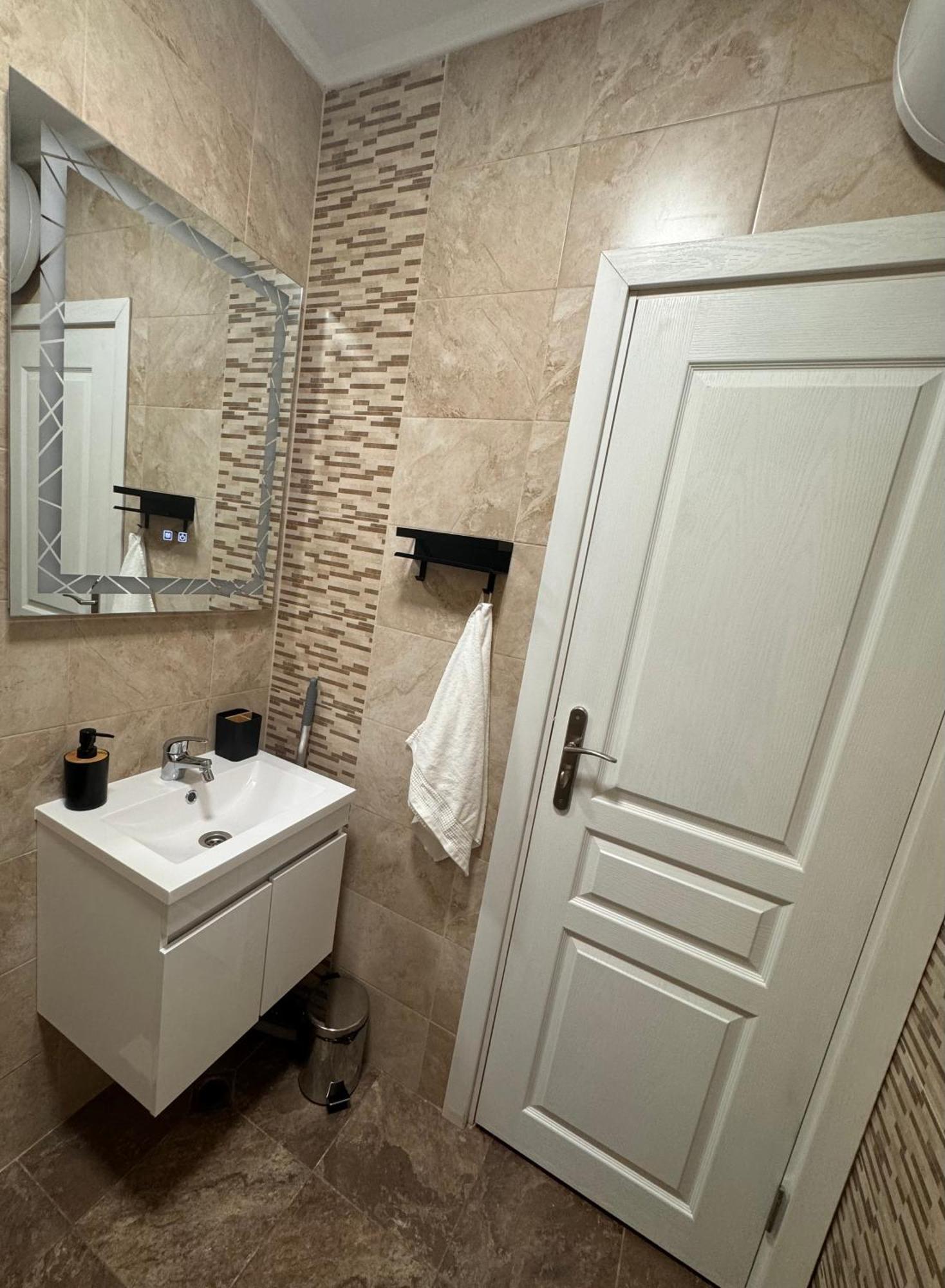 Goldy Central Beach Apartment With Private Garden Burgas Stad Buitenkant foto