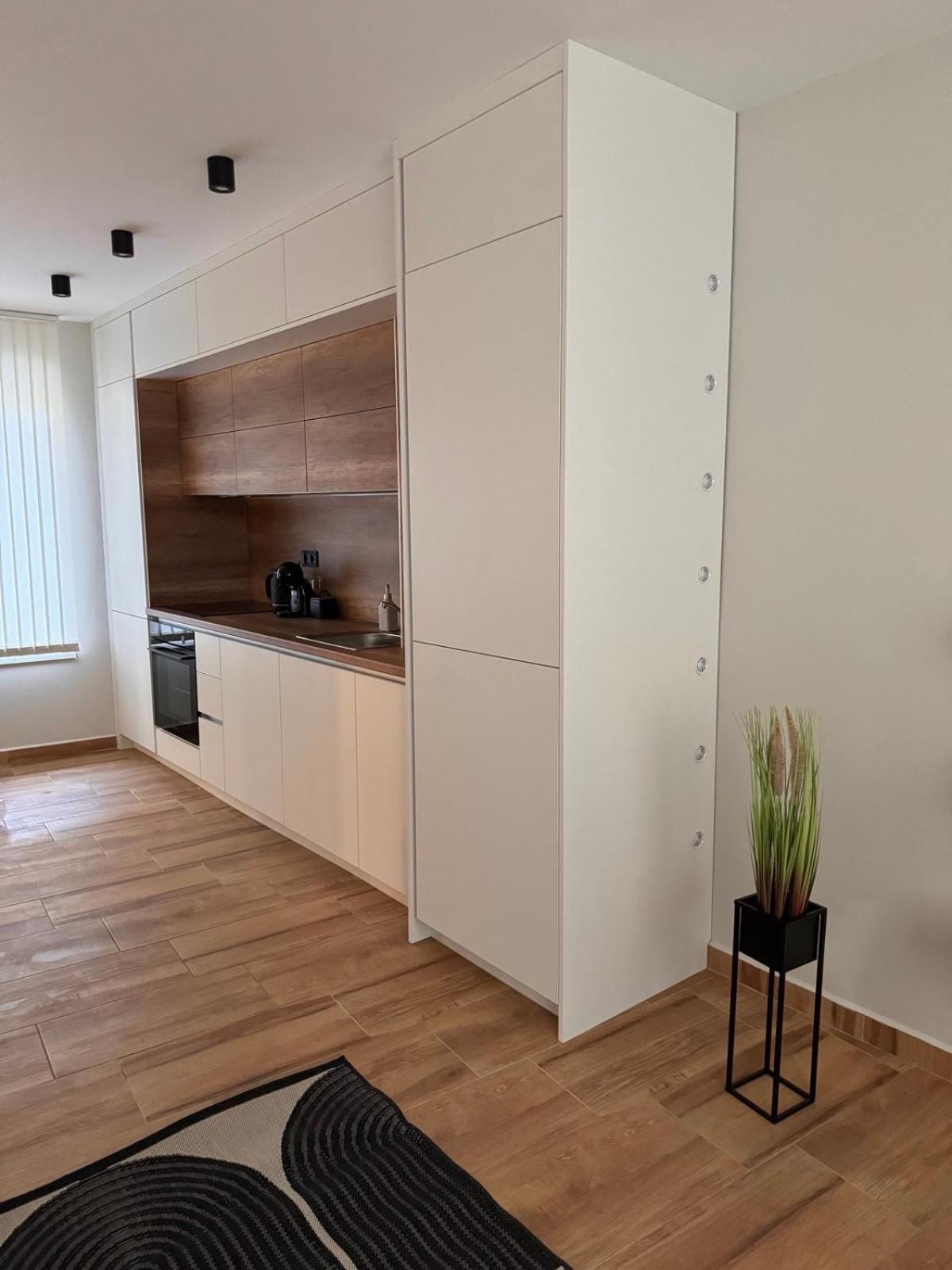 Goldy Central Beach Apartment With Private Garden Burgas Stad Buitenkant foto